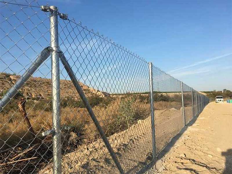 Vallas y cercas metálicas resistentes y duraderas. Cercados metálicos a medida en Tarragona